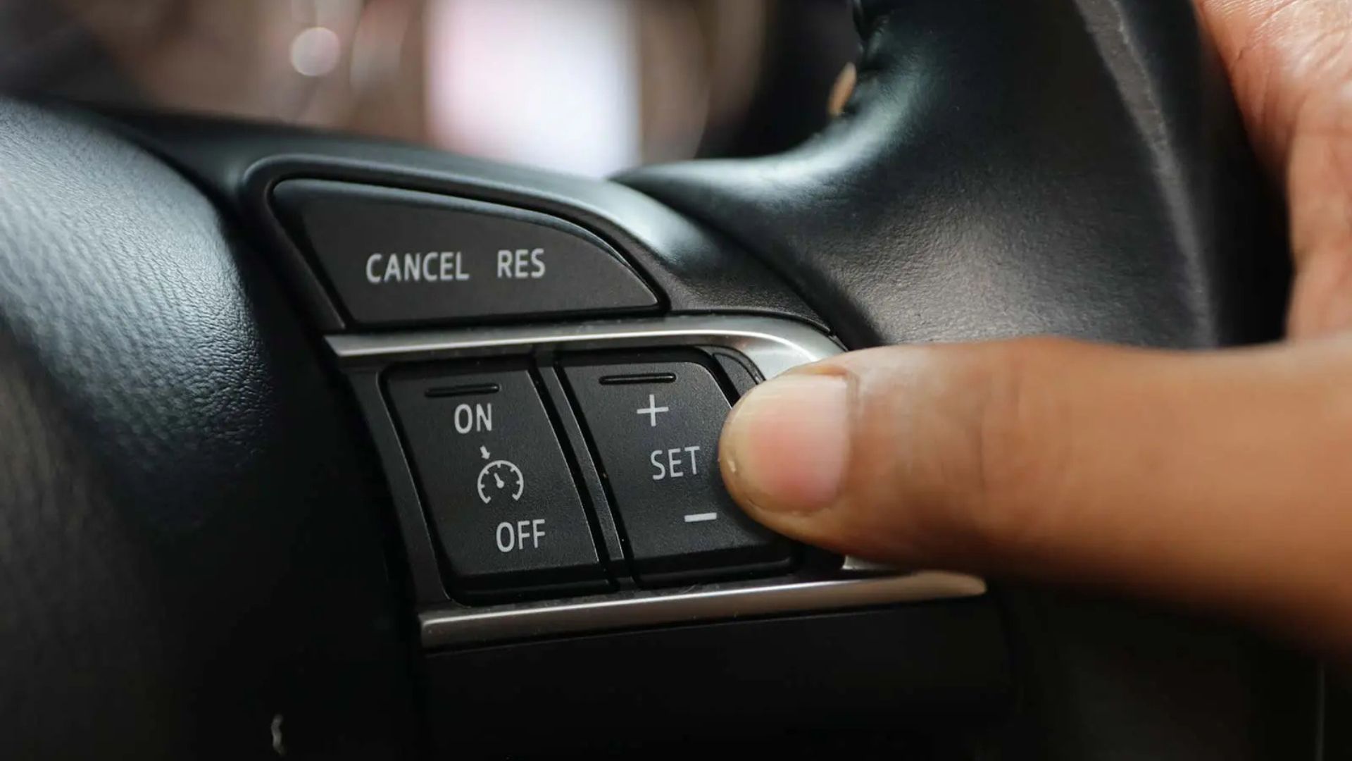 Comment se servir du régulateur de vitesse adaptatif  ?